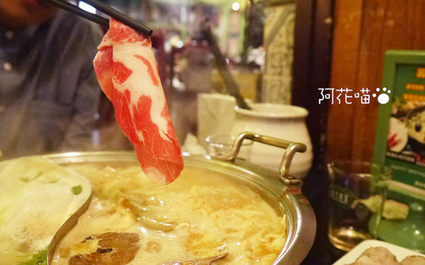 私宅打邊爐(長安店)：【南京復興│港式火鍋】『私宅打邊爐 / 長安店』肉質軟Q來著，手工丸子來店必點