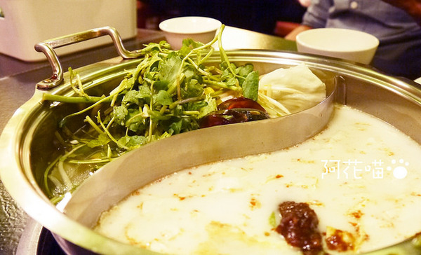 私宅打邊爐(長安店)：【南京復興│港式火鍋】『私宅打邊爐 / 長安店』肉質軟Q來著，手工丸子來店必點