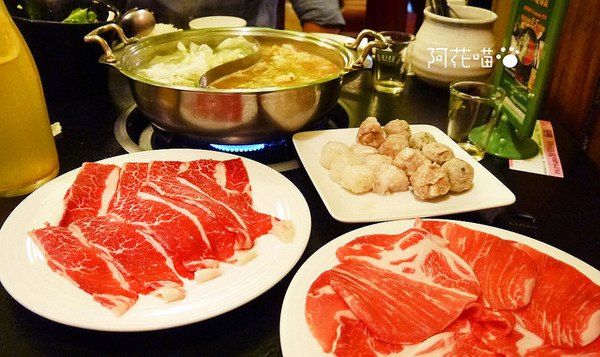 私宅打邊爐(長安店)：【南京復興│港式火鍋】『私宅打邊爐 / 長安店』肉質軟Q來著，手工丸子來店必點