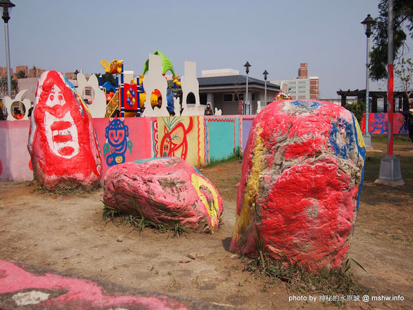台中彩虹眷村：【景點】台中彩虹眷村&彩虹藝術公園@南屯 : 知名彩繪村？沒有想像中的有看頭,有主題的話可能會比較好!