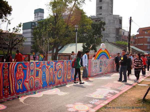 台中彩虹眷村：【景點】台中彩虹眷村&彩虹藝術公園@南屯 : 知名彩繪村？沒有想像中的有看頭,有主題的話可能會比較好!