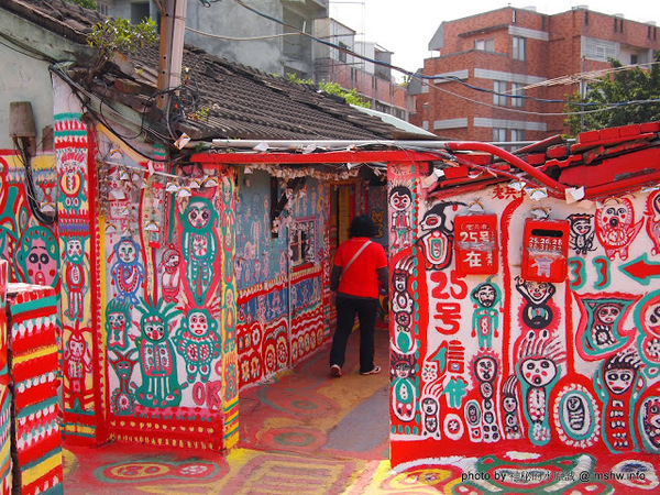 台中彩虹眷村：【景點】台中彩虹眷村&彩虹藝術公園@南屯 : 知名彩繪村？沒有想像中的有看頭,有主題的話可能會比較好!