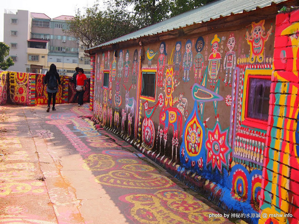 台中彩虹眷村：【景點】台中彩虹眷村&彩虹藝術公園@南屯 : 知名彩繪村？沒有想像中的有看頭,有主題的話可能會比較好!