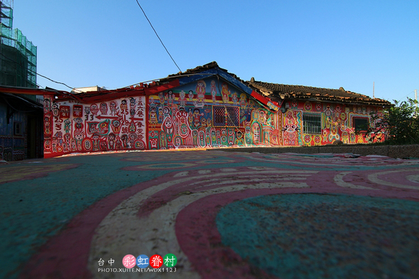 台中彩虹眷村:電影『總舖師』華山引道壁畫~讓我想到✪彩虹眷村~102.08.26