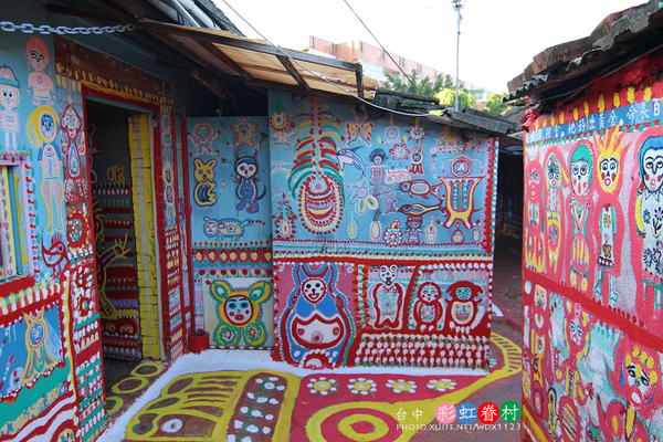 台中彩虹眷村:電影『總舖師』華山引道壁畫~讓我想到✪彩虹眷村~102.08.26