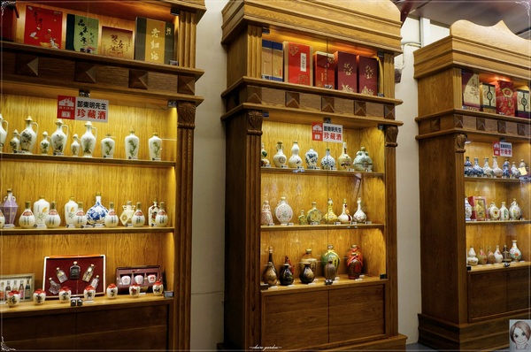 台中文化創意產業園區：[台中追五月天小旅行]台中 酒文化館~讓人大飽眼福的酒國之姿