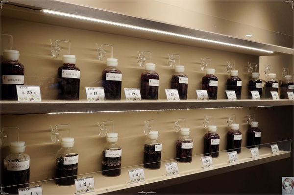 台中文化創意產業園區：[台中追五月天小旅行]台中 酒文化館~讓人大飽眼福的酒國之姿