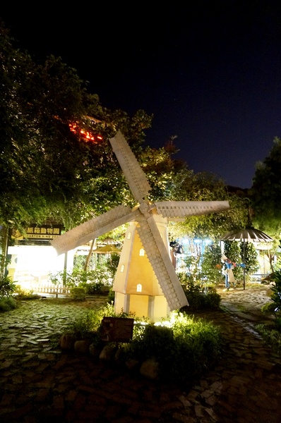 紙箱王創意園區 大坑店：台中大坑- 紙箱王 :  被紙箱包圍的世界! ~用餐分享~