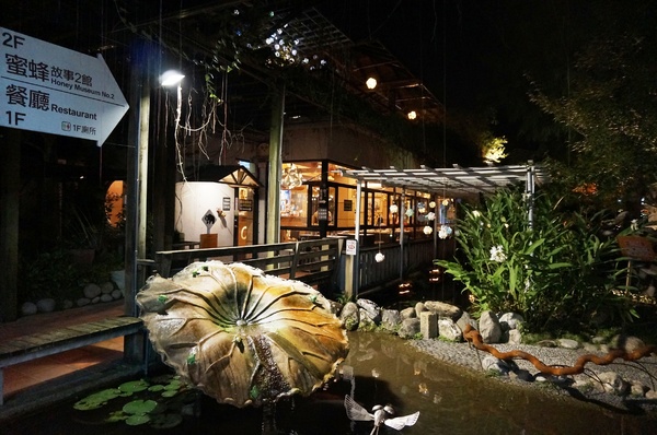 紙箱王創意園區 大坑店：台中大坑- 紙箱王 :  被紙箱包圍的世界! ~用餐分享~