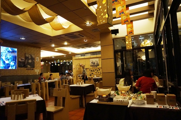 紙箱王創意園區 大坑店：台中大坑- 紙箱王 :  被紙箱包圍的世界! ~用餐分享~