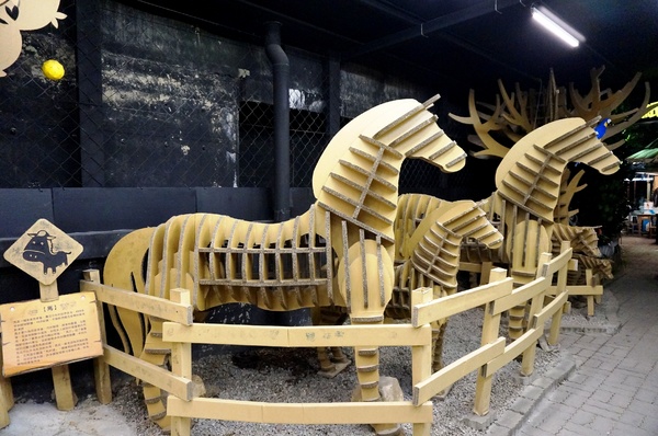 紙箱王創意園區 大坑店：台中大坑- 紙箱王 :  被紙箱包圍的世界! ~用餐分享~