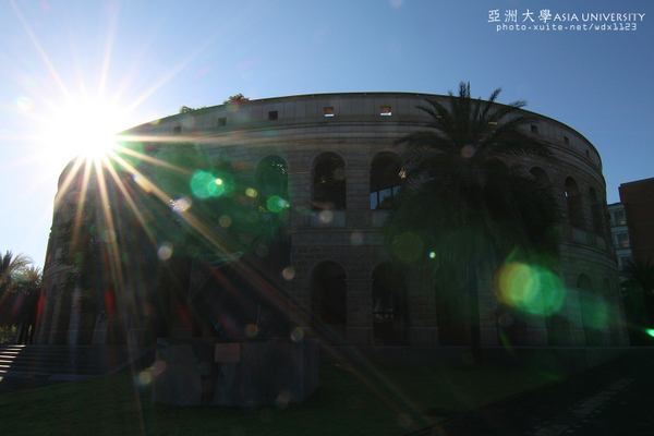 亞洲大學(ASIA UNIVERSITY)：晴空☼萬里無雲＆希臘羅馬式建築好壯觀好美✪亞洲大學✪偶像劇-親愛的，我愛上別人了~場景拍拍走~102.08.25