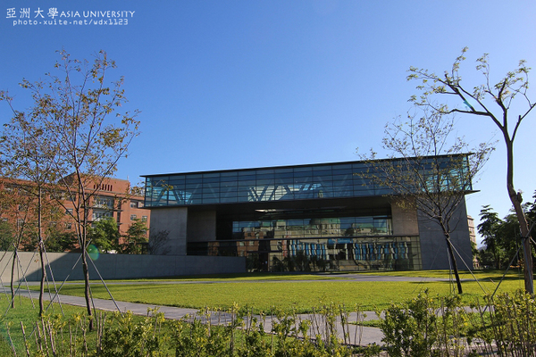 亞洲大學(ASIA UNIVERSITY)：晴空☼萬里無雲＆希臘羅馬式建築好壯觀好美✪亞洲大學✪偶像劇-親愛的，我愛上別人了~場景拍拍走~102.08.25