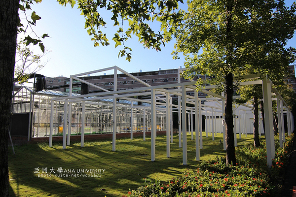 亞洲大學(ASIA UNIVERSITY)：晴空☼萬里無雲＆希臘羅馬式建築好壯觀好美✪亞洲大學✪偶像劇-親愛的，我愛上別人了~場景拍拍走~102.08.25