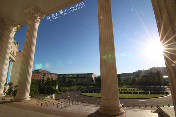 亞洲大學(ASIA UNIVERSITY)：晴空☼萬里無雲＆希臘羅馬式建築好壯觀好美✪亞洲大學✪偶像劇-親愛的，我愛上別人了~場景拍拍走~102.08.25