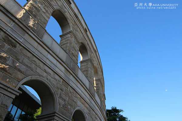 亞洲大學(ASIA UNIVERSITY)：晴空☼萬里無雲＆希臘羅馬式建築好壯觀好美✪亞洲大學✪偶像劇-親愛的，我愛上別人了~場景拍拍走~102.08.25