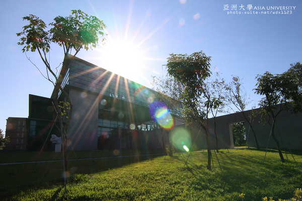 亞洲大學(ASIA UNIVERSITY)：晴空☼萬里無雲＆希臘羅馬式建築好壯觀好美✪亞洲大學✪偶像劇-親愛的，我愛上別人了~場景拍拍走~102.08.25