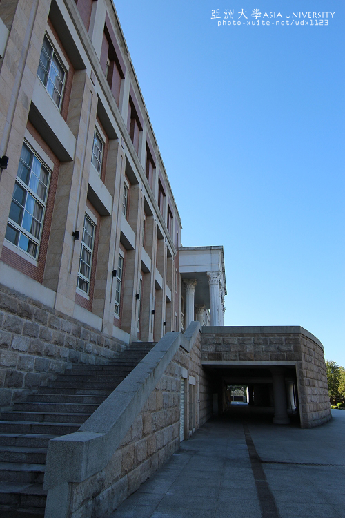 亞洲大學(ASIA UNIVERSITY)：晴空☼萬里無雲＆希臘羅馬式建築好壯觀好美✪亞洲大學✪偶像劇-親愛的，我愛上別人了~場景拍拍走~102.08.25