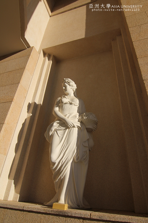 亞洲大學(ASIA UNIVERSITY)：晴空☼萬里無雲＆希臘羅馬式建築好壯觀好美✪亞洲大學✪偶像劇-親愛的，我愛上別人了~場景拍拍走~102.08.25