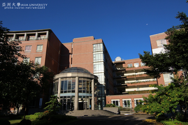 亞洲大學(ASIA UNIVERSITY)：晴空☼萬里無雲＆希臘羅馬式建築好壯觀好美✪亞洲大學✪偶像劇-親愛的，我愛上別人了~場景拍拍走~102.08.25