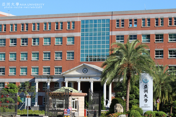 亞洲大學(ASIA UNIVERSITY)：晴空☼萬里無雲＆希臘羅馬式建築好壯觀好美✪亞洲大學✪偶像劇-親愛的，我愛上別人了~場景拍拍走~102.08.25