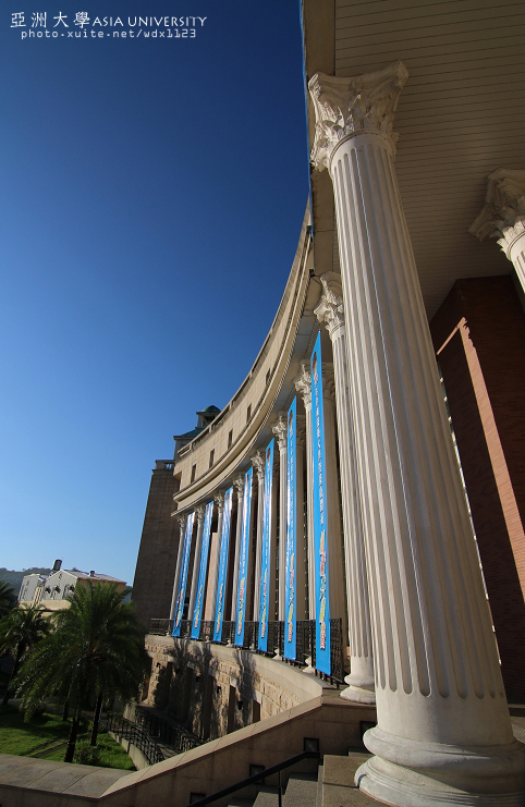 亞洲大學(ASIA UNIVERSITY)：晴空☼萬里無雲＆希臘羅馬式建築好壯觀好美✪亞洲大學✪偶像劇-親愛的，我愛上別人了~場景拍拍走~102.08.25