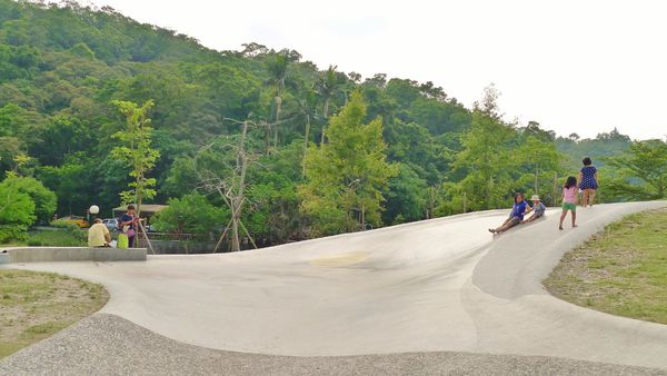 龍潭湖：宜蘭-讓人身心靈放鬆龍潭湖.悠閒走走去~