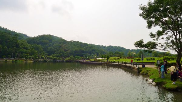 龍潭湖：宜蘭-讓人身心靈放鬆龍潭湖.悠閒走走去~