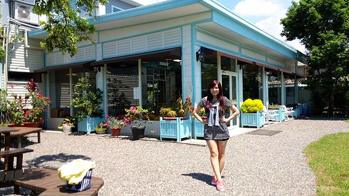 養蜂人家蜂采館：【宜蘭景點】免門票$$$養蜂人家蜂采館~兒童的戲憩區~雙心花圃造型~藍白色的餐廳異國風情