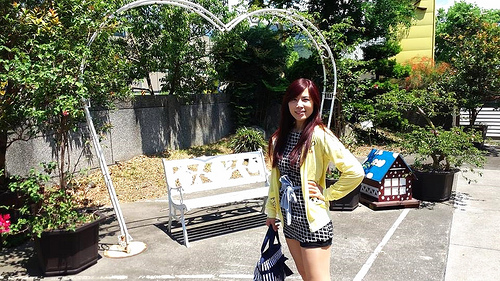 養蜂人家蜂采館：【宜蘭景點】免門票$$$養蜂人家蜂采館~兒童的戲憩區~雙心花圃造型~藍白色的餐廳異國風情