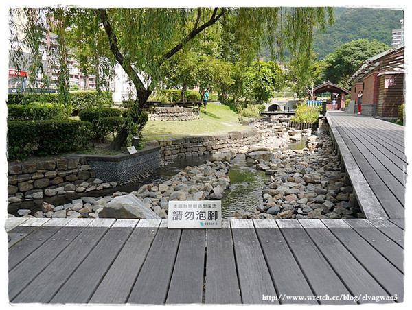 湯圍溝礁溪溫泉公園(WuanChuanGo Park)：[宜蘭‧礁溪] 湯圍溝溫泉公園 --- 溫泉魚咬咬初體驗，擺脫厚重腳皮，迎接光滑的腳ㄚ兒吧 ~