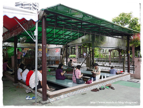 湯圍溝礁溪溫泉公園(WuanChuanGo Park)：[宜蘭‧礁溪] 湯圍溝溫泉公園 --- 溫泉魚咬咬初體驗，擺脫厚重腳皮，迎接光滑的腳ㄚ兒吧 ~