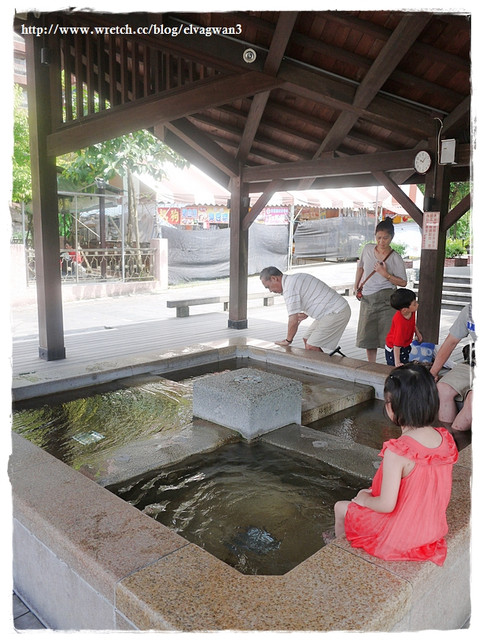 湯圍溝礁溪溫泉公園(WuanChuanGo Park)：[宜蘭‧礁溪] 湯圍溝溫泉公園 --- 溫泉魚咬咬初體驗，擺脫厚重腳皮，迎接光滑的腳ㄚ兒吧 ~