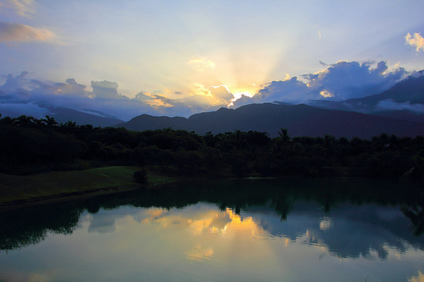 雲山水生態農莊：[遊記]【花蓮壽豐鄉】雲山水生態農莊。 絕美夢幻湖反霞光美景