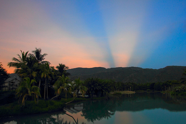 雲山水生態農莊：[遊記]【花蓮壽豐鄉】雲山水生態農莊。 絕美夢幻湖反霞光美景