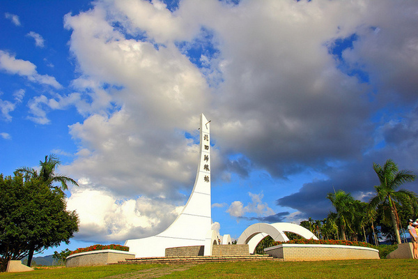 瑞穗北回歸線紀念碑：[遊記]【花蓮瑞穗鄉】北迴歸線標誌公園。驚見美麗大彩虹