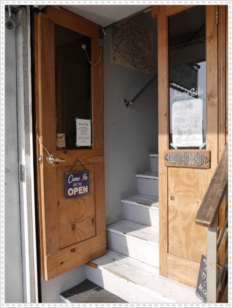 Ancre Cafe安克黑咖啡：【淡水】Ancre café 安克黑咖啡－當甜甜圈烙上了船錨圖案，沒想到好看又好吃呀！