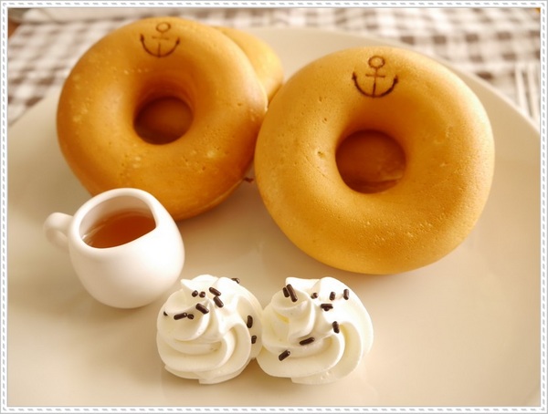 Ancre Cafe安克黑咖啡：【淡水】Ancre café 安克黑咖啡－當甜甜圈烙上了船錨圖案，沒想到好看又好吃呀！