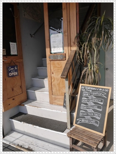 Ancre Cafe安克黑咖啡：【淡水】Ancre café 安克黑咖啡－當甜甜圈烙上了船錨圖案，沒想到好看又好吃呀！