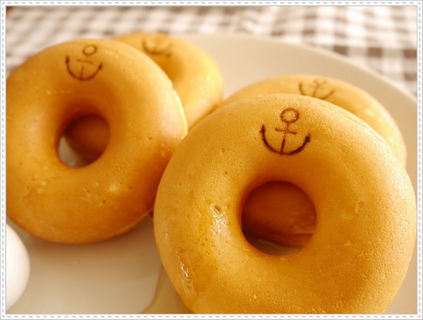 Ancre Cafe安克黑咖啡：【淡水】Ancre café 安克黑咖啡－當甜甜圈烙上了船錨圖案，沒想到好看又好吃呀！