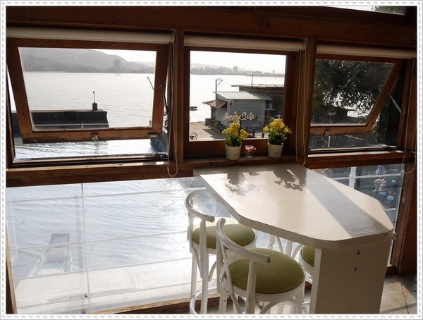 Ancre Cafe安克黑咖啡：【淡水】Ancre café 安克黑咖啡－當甜甜圈烙上了船錨圖案，沒想到好看又好吃呀！