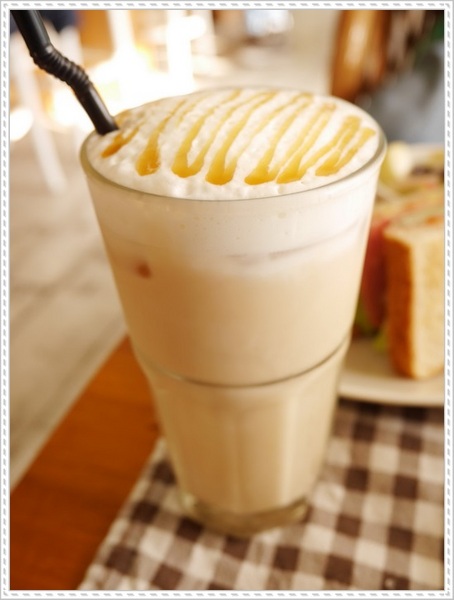 Ancre Cafe安克黑咖啡：【淡水】Ancre café 安克黑咖啡－當甜甜圈烙上了船錨圖案，沒想到好看又好吃呀！