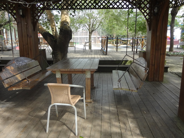 初鹿牧場：1020104[官本金文愛台灣]美麗的初鹿牧場有藍天白雲綠地黑白乳牛讓人心曠神怡(環境篇)