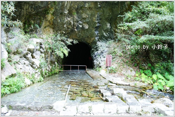 白楊步道：「白楊步道」七彩水簾洞尋找美猴王!!