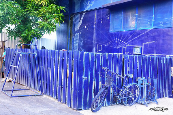 鐵花村：［台東］也有藍曬圖【誠品台東故事館】藍曬廣場。【鐡花村】音樂聚落‧慢市集熱氣球彩繪嘉年華