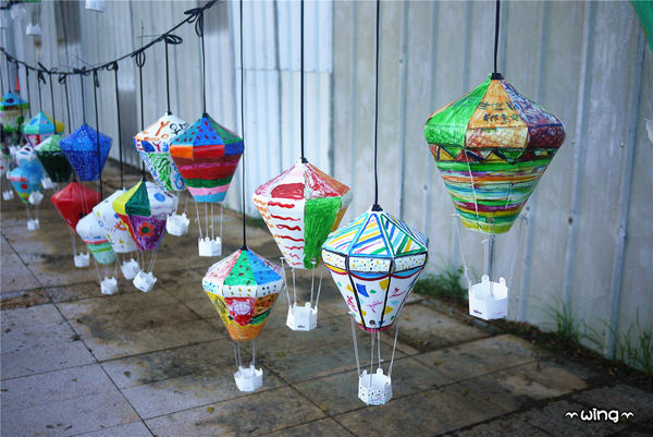 鐵花村：［台東］也有藍曬圖【誠品台東故事館】藍曬廣場。【鐡花村】音樂聚落‧慢市集熱氣球彩繪嘉年華