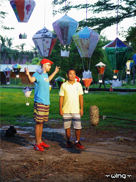 鐵花村：［台東］也有藍曬圖【誠品台東故事館】藍曬廣場。【鐡花村】音樂聚落‧慢市集熱氣球彩繪嘉年華