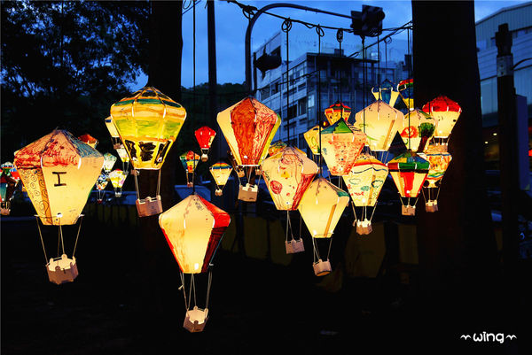 鐵花村：［台東］也有藍曬圖【誠品台東故事館】藍曬廣場。【鐡花村】音樂聚落‧慢市集熱氣球彩繪嘉年華