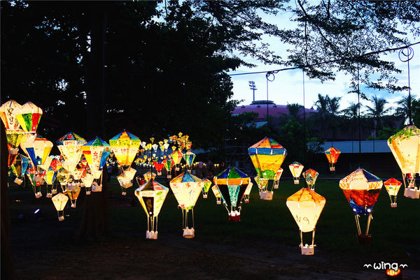 鐵花村：［台東］也有藍曬圖【誠品台東故事館】藍曬廣場。【鐡花村】音樂聚落‧慢市集熱氣球彩繪嘉年華