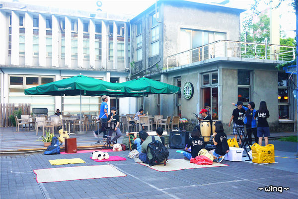 鐵花村：［台東］也有藍曬圖【誠品台東故事館】藍曬廣場。【鐡花村】音樂聚落‧慢市集熱氣球彩繪嘉年華